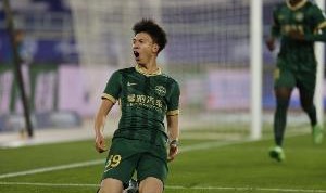 足球报：王钰栋等年轻人展示活力潜能 给困顿的中国足球增加亮色