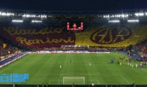 太壮观！上万罗马球迷一齐举牌造就巨幅致敬tifo，老师拉涅利动容