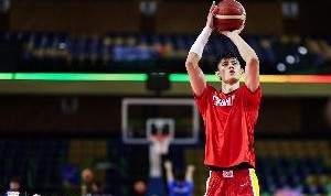 篮网夏联阵容：五名首轮秀齐上阵 湖人旧将奥利瓦里在列 无曾凡博